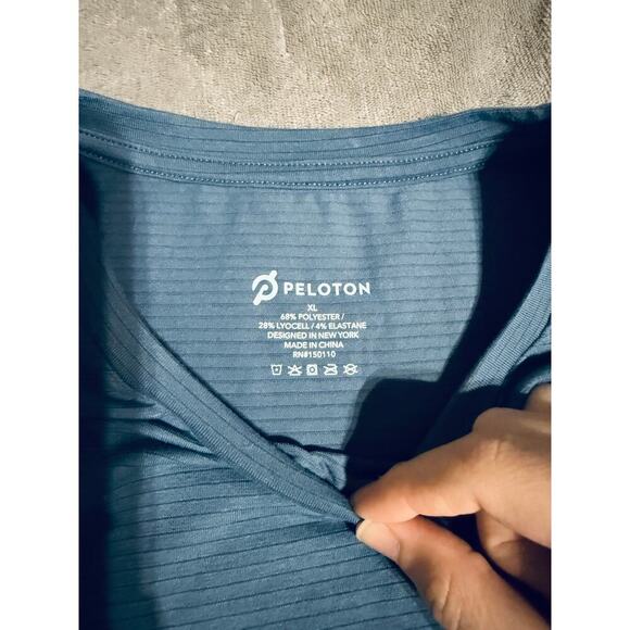 Peloton Size XL Women Athletic Tank Top Thin Striped Blue Sleeveless Smocked - Picture 3 of 7